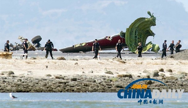 組圖：美國(guó)家運(yùn)輸安全委員會(huì)開始調(diào)查失事飛機(jī)