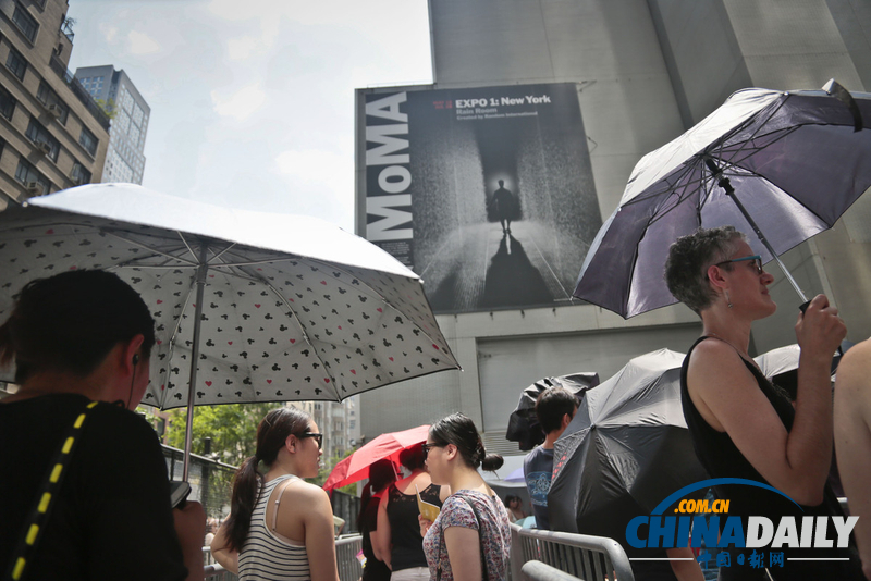 “雨”中玩樂卻不濕身 美國人高溫中體驗神奇“雨屋”