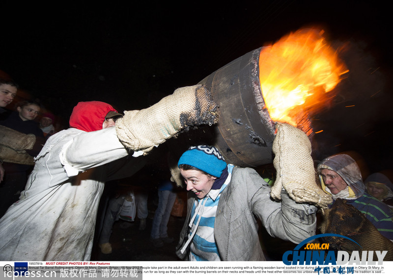 耳朵拔河、叼豬蹄、咬龍蝦 看各國另類民間比賽（組圖）