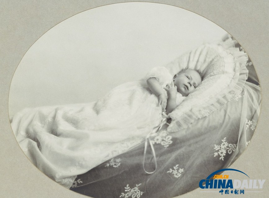 伊麗莎白女王童年照曝光 愛馬情結從小展現(xiàn)（圖）