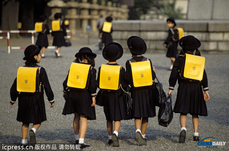 組圖:又是一年開學(xué)季 各國(guó)校服大比拼