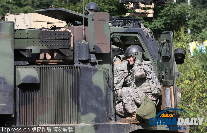 駐韓美軍試射多管火箭 場面壯觀(高清組圖)