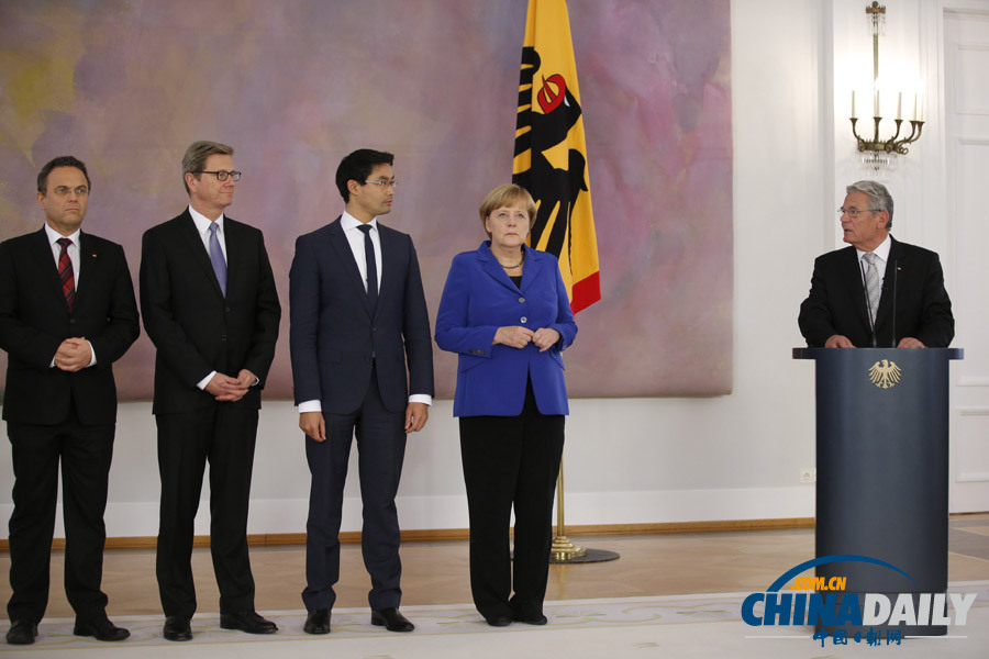 德國(guó)總統(tǒng)宣布默克爾現(xiàn)任政府解散 組閣緊鑼密鼓(高清組圖)