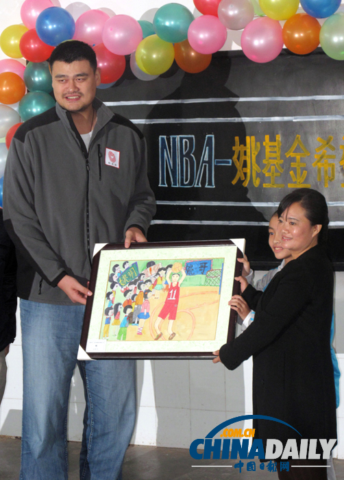 姚明最近在忙啥？宣傳自有品牌、出席希望小學(xué)典禮