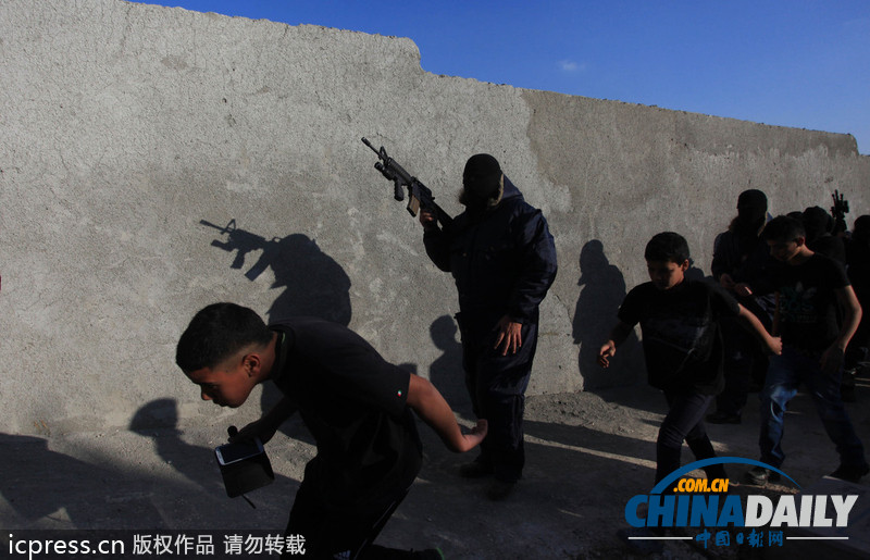 巴勒斯坦兒童“持槍”游行紀念阿拉法特逝世9周年