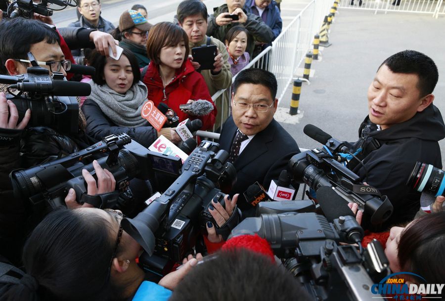 李某某等五人強(qiáng)奸案二審開庭