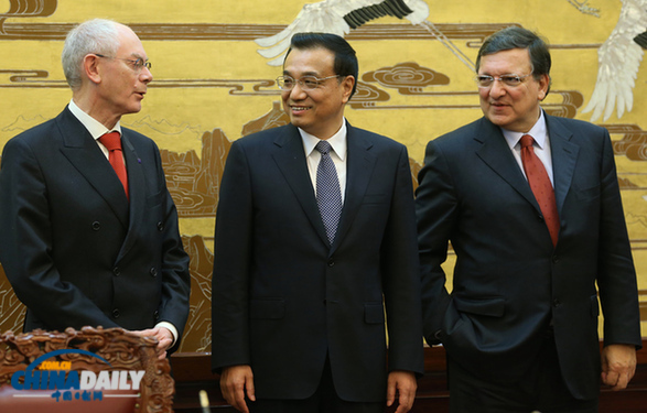 李克強(qiáng)與歐盟領(lǐng)導(dǎo)人共同會(huì)見記者 介紹第十六次中國歐盟領(lǐng)導(dǎo)人會(huì)晤成果