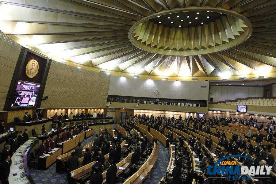 泰國總理英拉贏得國會不信任投票 國內(nèi)亂局持續(xù)