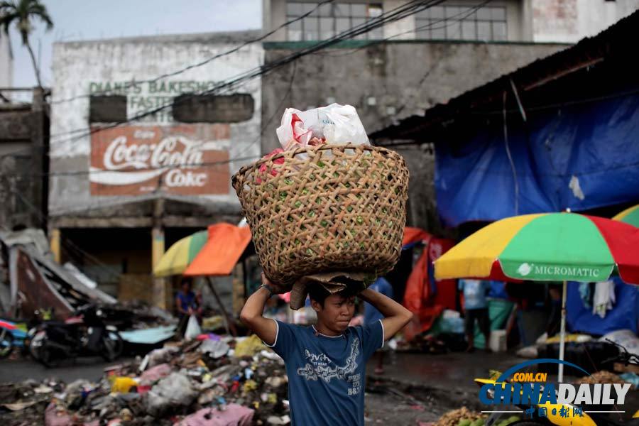 菲律賓塔克洛班民眾開(kāi)始重建家園