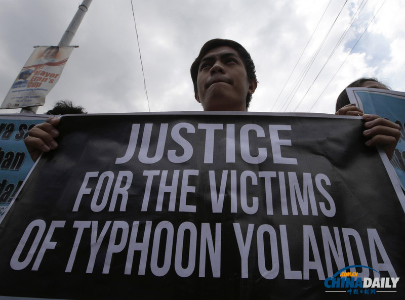 菲律賓民眾朝“阿基諾”扔雞蛋 抗議其拒絕向災(zāi)民發(fā)補助金