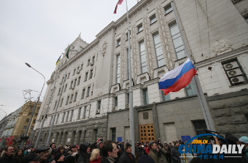 槍手闖克里米亞議會大樓 升起俄羅斯國旗