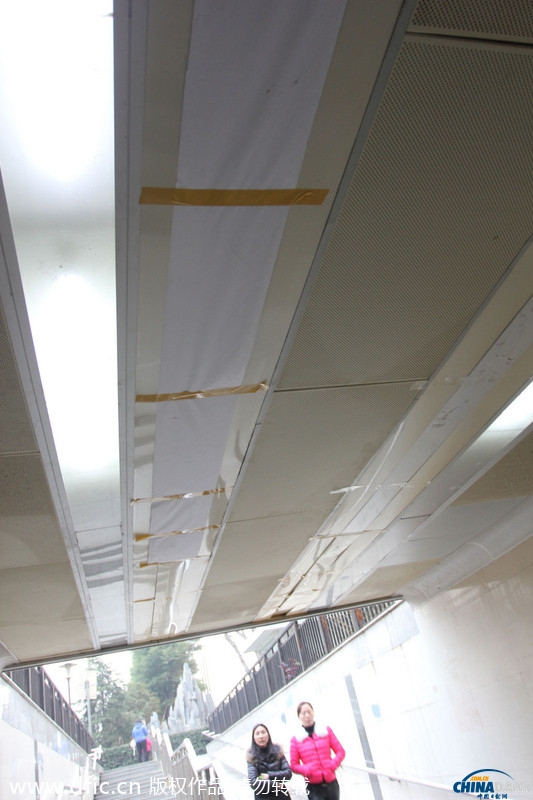 湖北：長(zhǎng)港地下通道造價(jià)1200萬(wàn)元 吊頂竟用紙糊膠粘