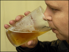 Half Full or Half Empty? 半杯滿(mǎn)還是半杯空？