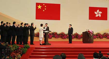 梁振英在香港特別行政區(qū)第四屆政府就職典禮上的講話(huà)（雙語(yǔ)）