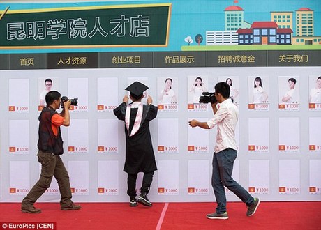 就業(yè)難？淘寶“賣”畢業(yè)生，1000元可拍！