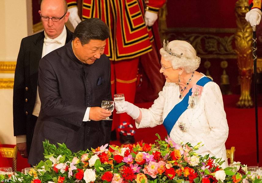 組圖：英女王舉行盛大國宴招待習(xí)近平和夫人彭麗媛