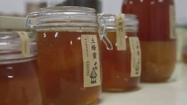你的烤馕、野蜂蜜和土雞蛋到了?？瓷衬〈迦绾瓮孓D(zhuǎn)電商丨解碼中國