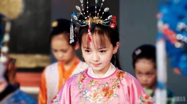 小戲骨版《紅樓夢》演技炸裂，眼角眉梢都是戲，哪個萌娃最得你心？
