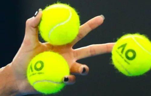 網(wǎng)球到底是黃色還是綠色？看看費德勒怎么說
