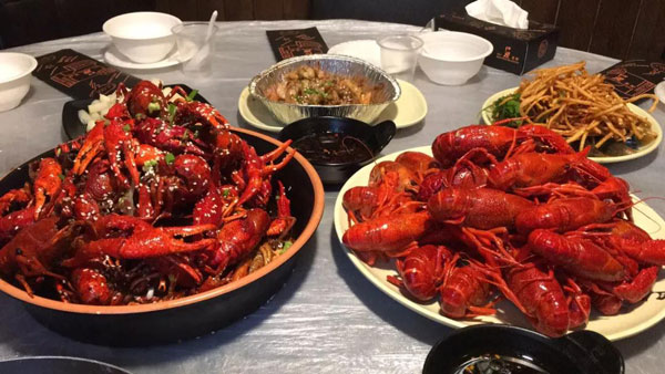 小龍蝦”的英語是small lobster嗎？