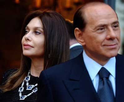 美國(guó)：名人丈夫曝丑聞 妻子不再無言支持
