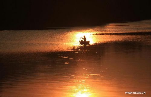 Fishmen in Hengjiang River