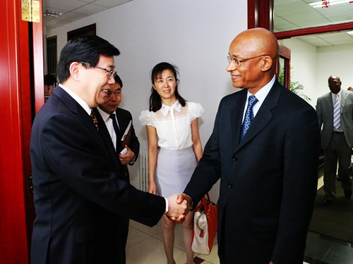 President Li Wei meets with former Prime Minister of Guinea
