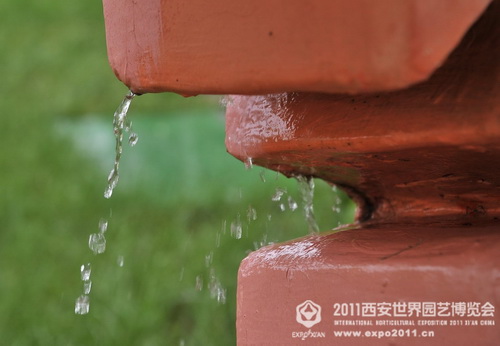 The romantic Xi'an Expo Park in the rain