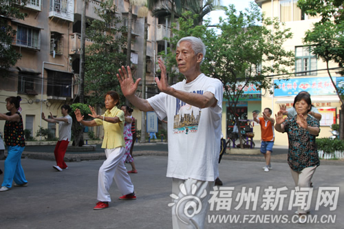 楊橋河南社區(qū)里　老人們的退休生活“文武雙全”