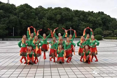 Photography showcases vibrant port city