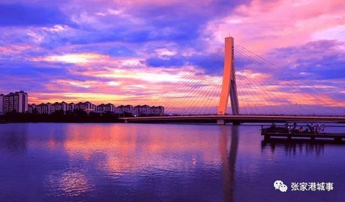 Photography showcases vibrant port city