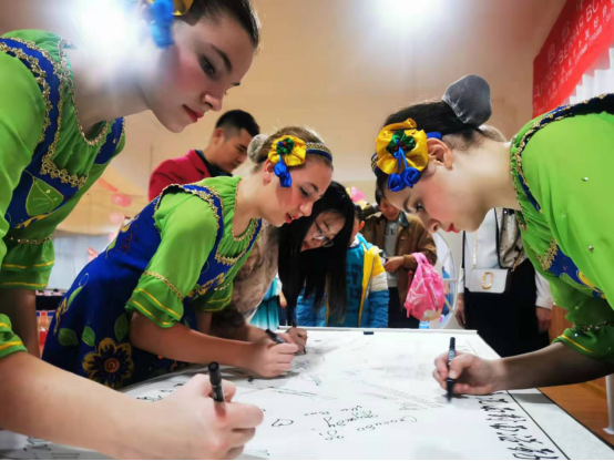 Russian junior dance troupe visits Yantai for cultural exchange