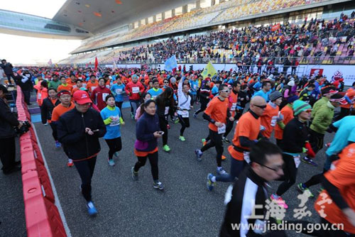 Jiading hosts running race to embrace New Year