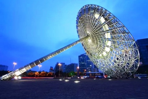 Scenic spots populate metro line