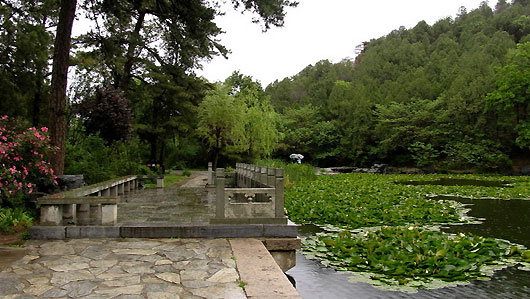 Jingcui Lake and Fragrant Hill