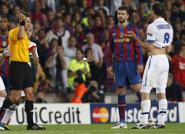 歐冠：10人國(guó)米0:1小負(fù)巴薩仍晉級(jí) 時(shí)隔38年進(jìn)決賽