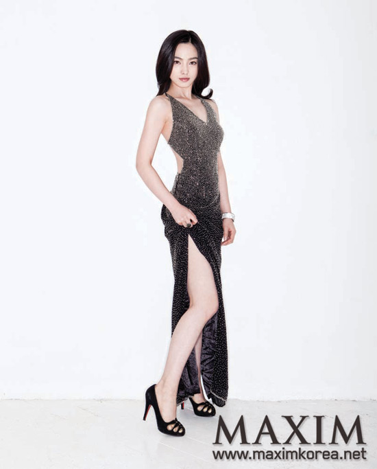 車(chē)侑藍(lán)為雜志拍攝性感照