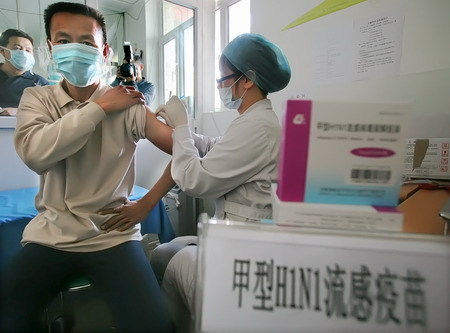 Nationwide H1N1 vaccinations kick off