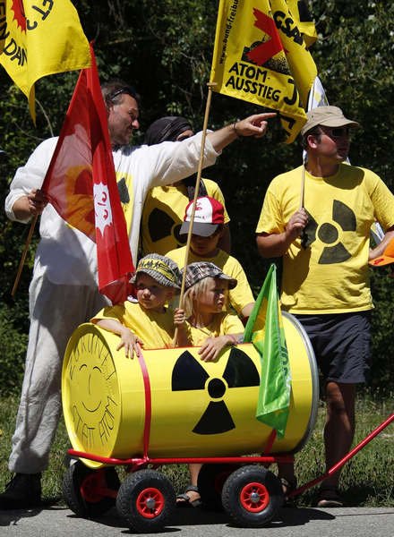 Protesters demand French nuclear plant closure