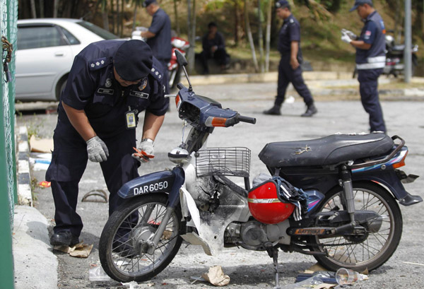 5 injured in explosions near Malaysian court 5 injured in explosions near Malaysian court