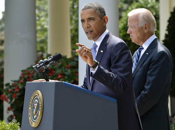 US President Barack Obama speaks next to Vice President Joe Biden (R) at the Rose Garden of the White House in Washington, Aug 31, 2013. Obama delays strike against Syria to seek Congress approval