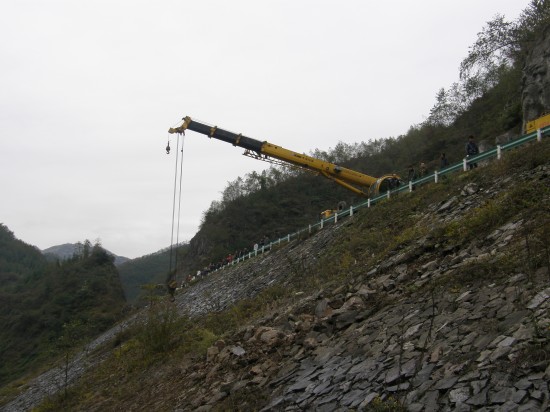 客車在貴州畢節(jié)翻車造成9死30傷(組圖)