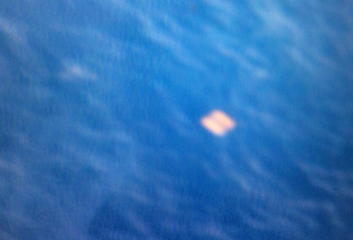 越南飛機(jī)發(fā)現(xiàn)新桔黃色漂浮物 或與失聯(lián)客機(jī)有關(guān)